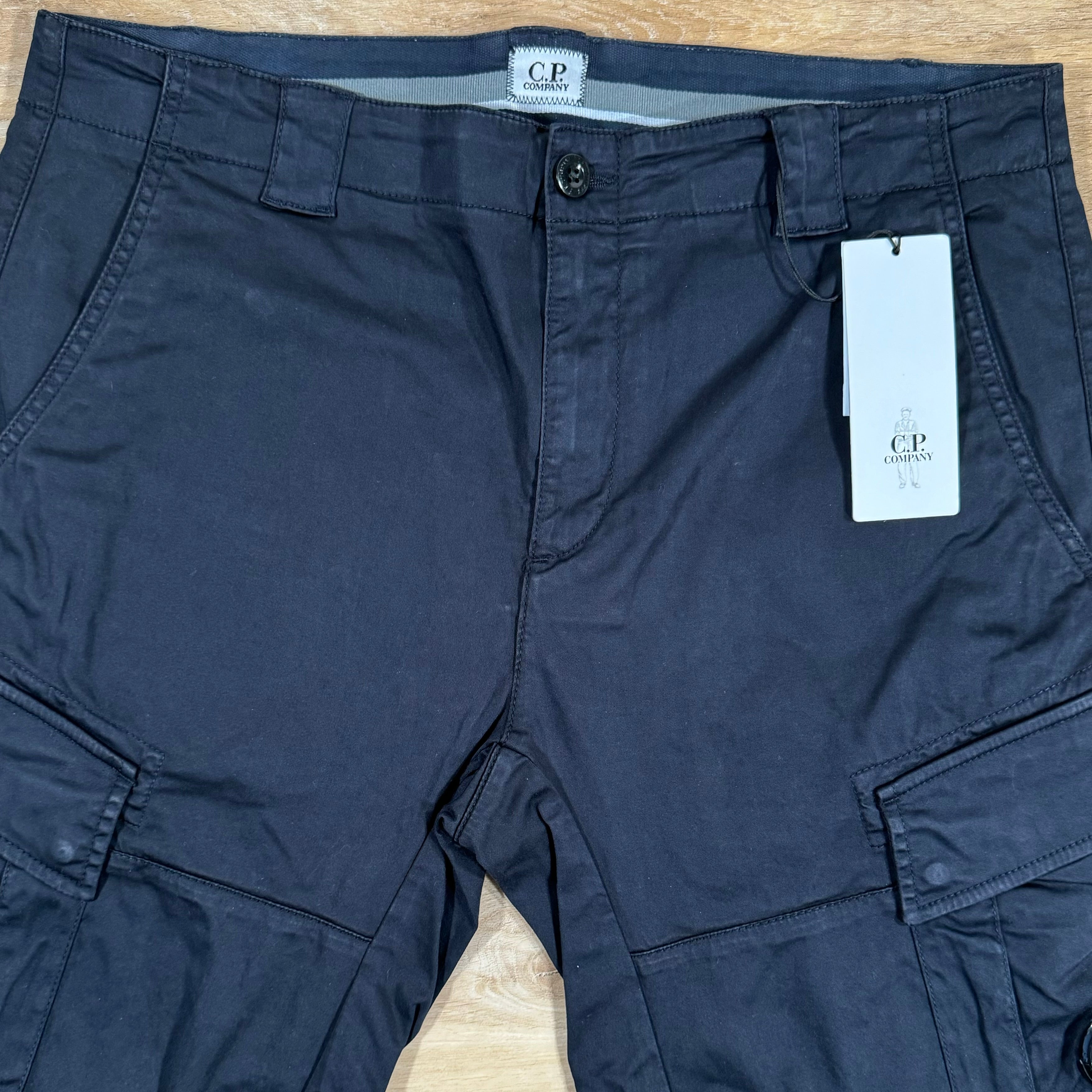 CP Company Stretch Sateen Lens Cargo Shorts in Navy