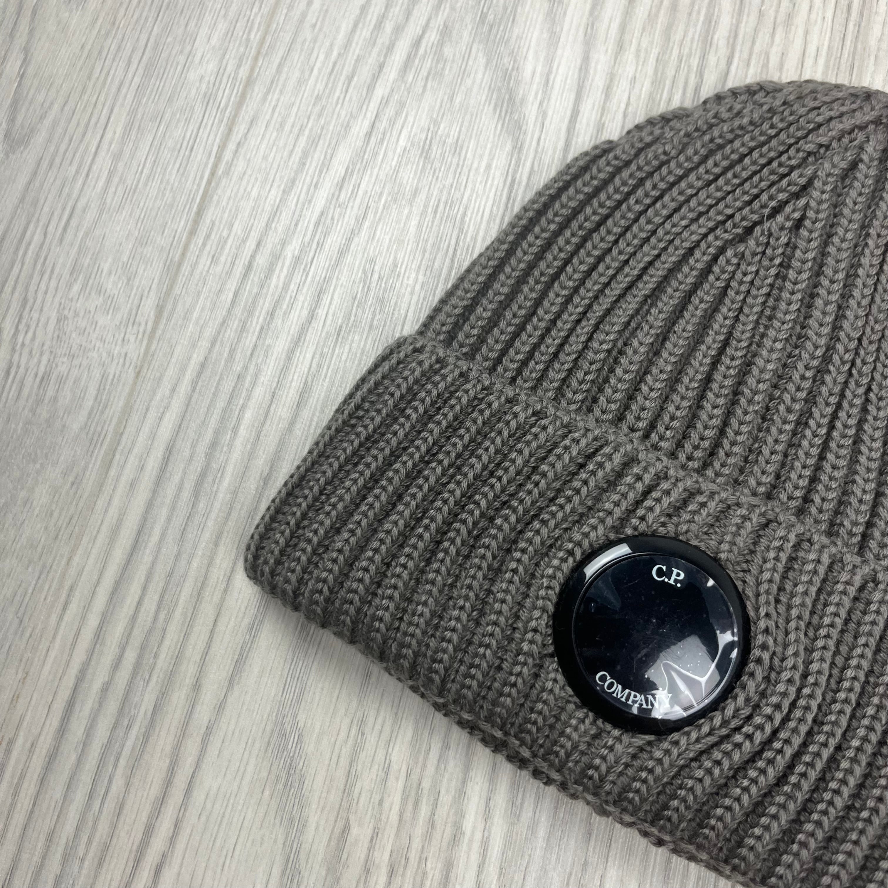 CP Company Lens Beanie - Walnut