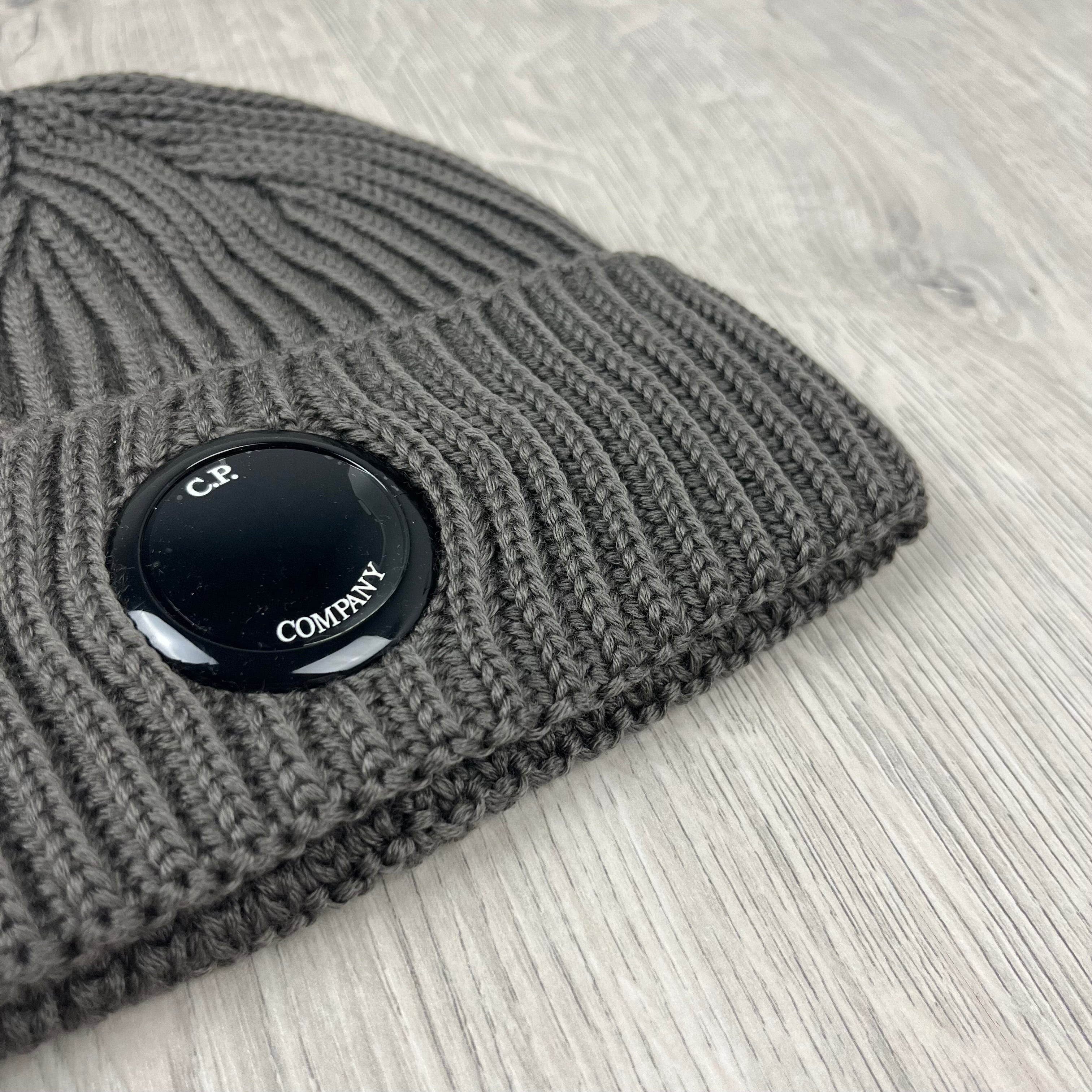 CP Company Lens Beanie - Walnut